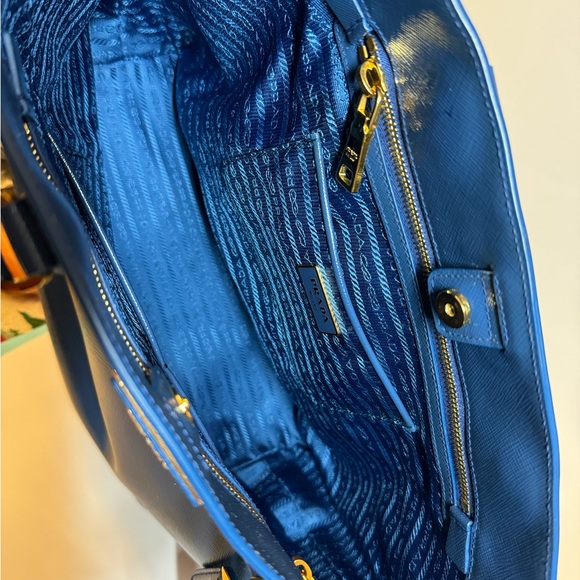 PRADA SAFFIANO LEATHER TOTE BAG WITH STRAP (LARGE) - Picture 10 of 16